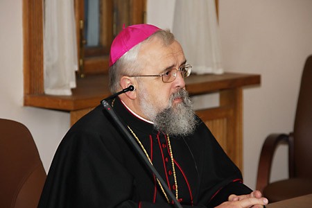 Католический епископ Файге