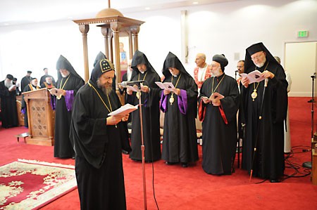 19 октября 2011 г. в коптском храме в Лос-Анджелесе прошло совместное моление монофизитов, католиков, протестантов и православных.