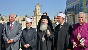 30 сентября Патриарх Иерусалимский Феофил вместе с главами христианских конфессий Палестины посетили мечеть Аль-Акса в знак поддержки магометан, которые страдают от агрессии со стороны сионистов.