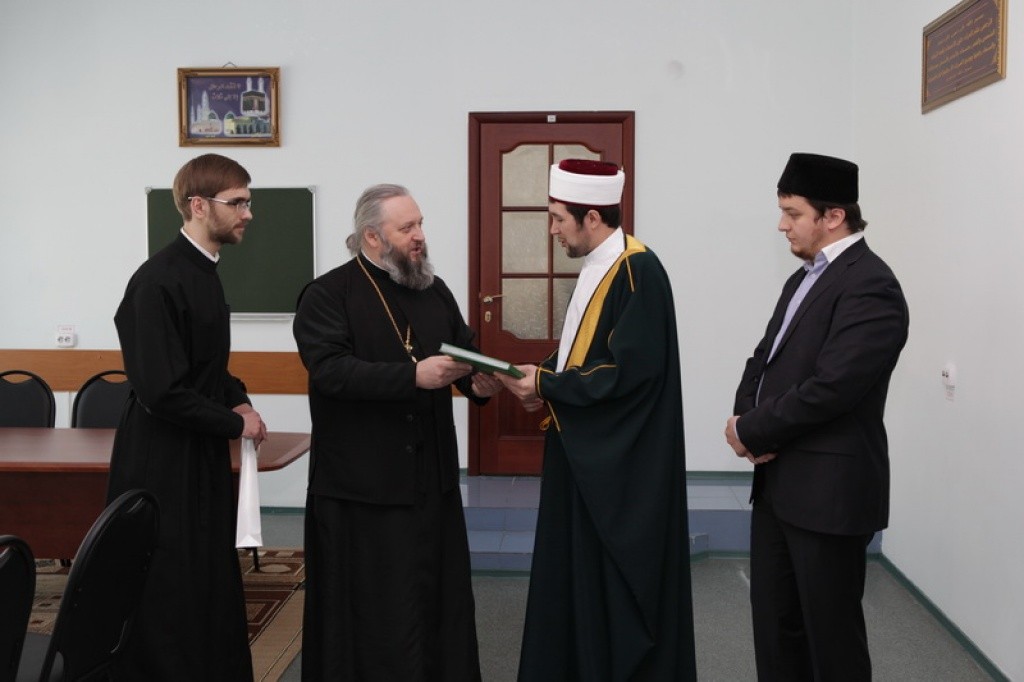 Епископ Аристарх ознакомился с устройством мечети