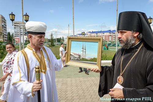 Епископ Николай на "великом и  священном" Ураза-байраме