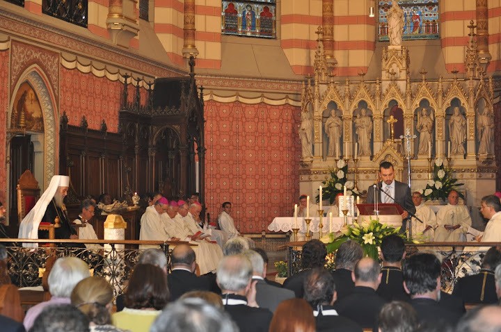 Патриарх Ириней на католической мессе в Сараево