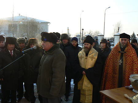 Православный архиерей и армянский священник освятили "Хачкар"