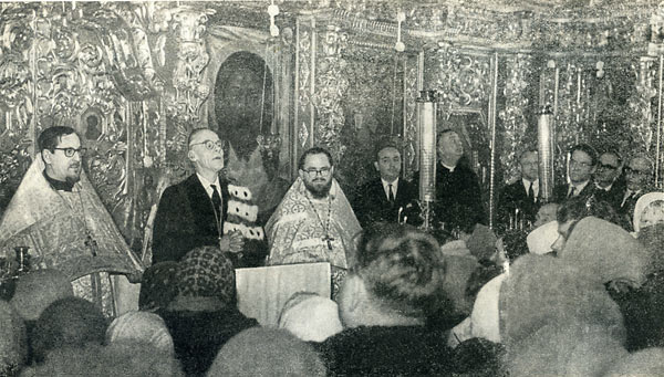 Глава Всемирного совета церквей Виссерт-Хуфт проповедует в храме свв. Петра и Павла в Лефортове. 9 февраля 1964 г.