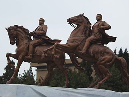Первая статуя Ким Чен Ира