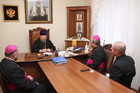 Глава Красноярской митрополии принял папского нунция в РФ