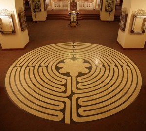 Лабиринт на полу в нижнем храме Феодоровского собора.