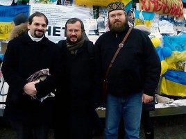Юрий Черноморец, о. Кирилл (Говорун) и о. Андрей Дудченко на Евромайдане.