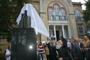 Патриарху Варфоломею поставили памятник