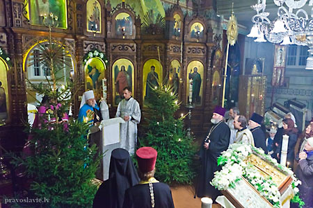 В Вознесенском храме Риги дважды празднуют Рождество