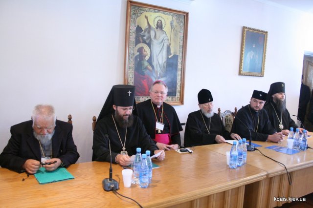 С участием католиков и экуменистов в Киеве открылись Успенские чтения