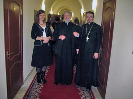 Анна Данилова, о. Уминский и о. Александр Пикалев. На заднем плане о. Макарий (Маркиш)