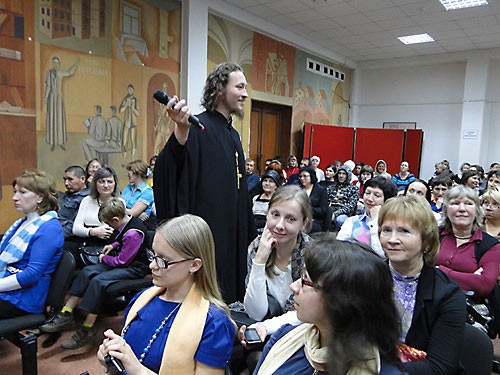 Священник Александр Овчинников рассказал о творчестве Пушкина и Цоя.